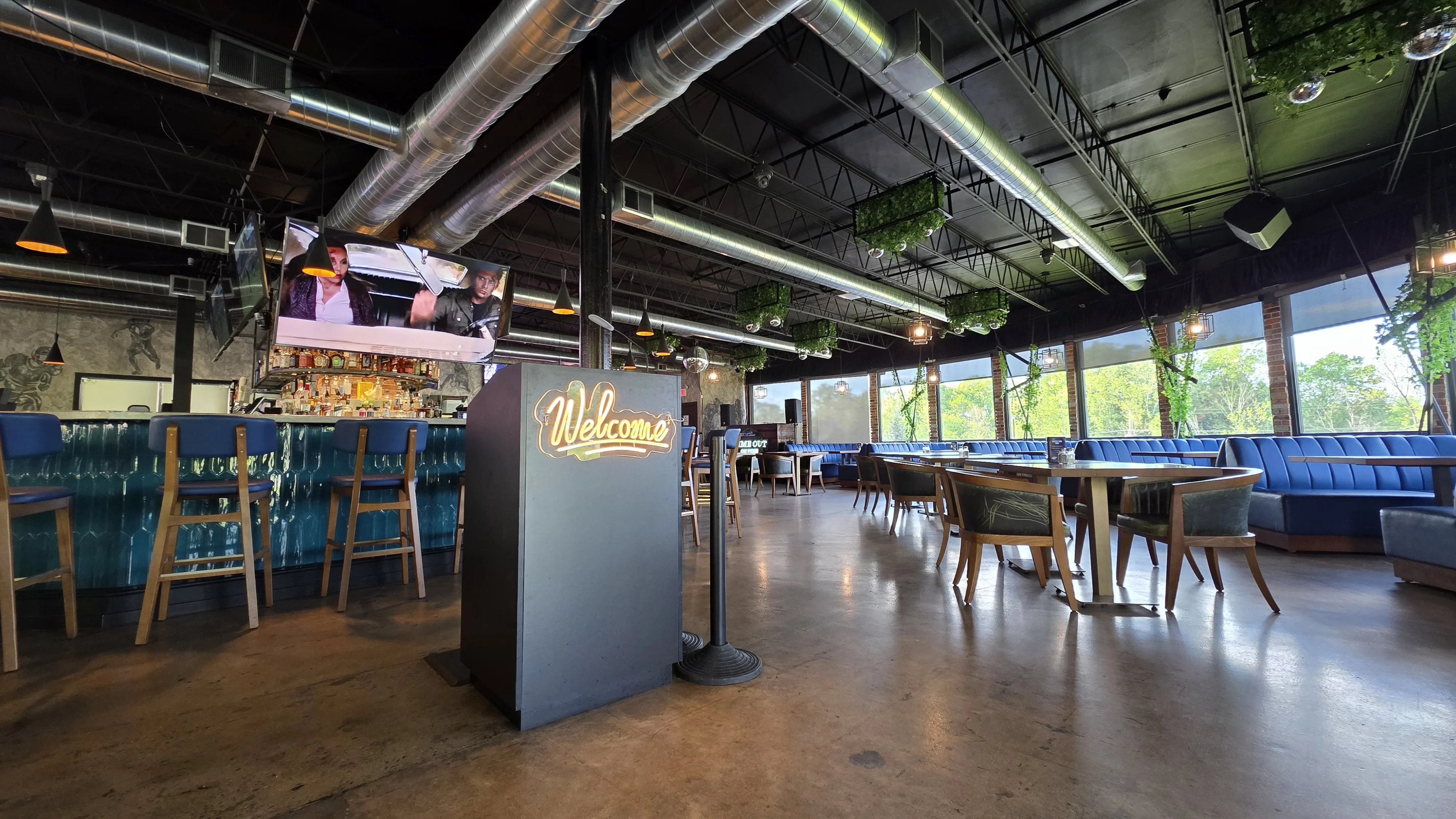 Welcome area and lounge seating